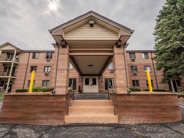 530 N Silverbrook Dr, Unit 104, West Bend, WI 53090