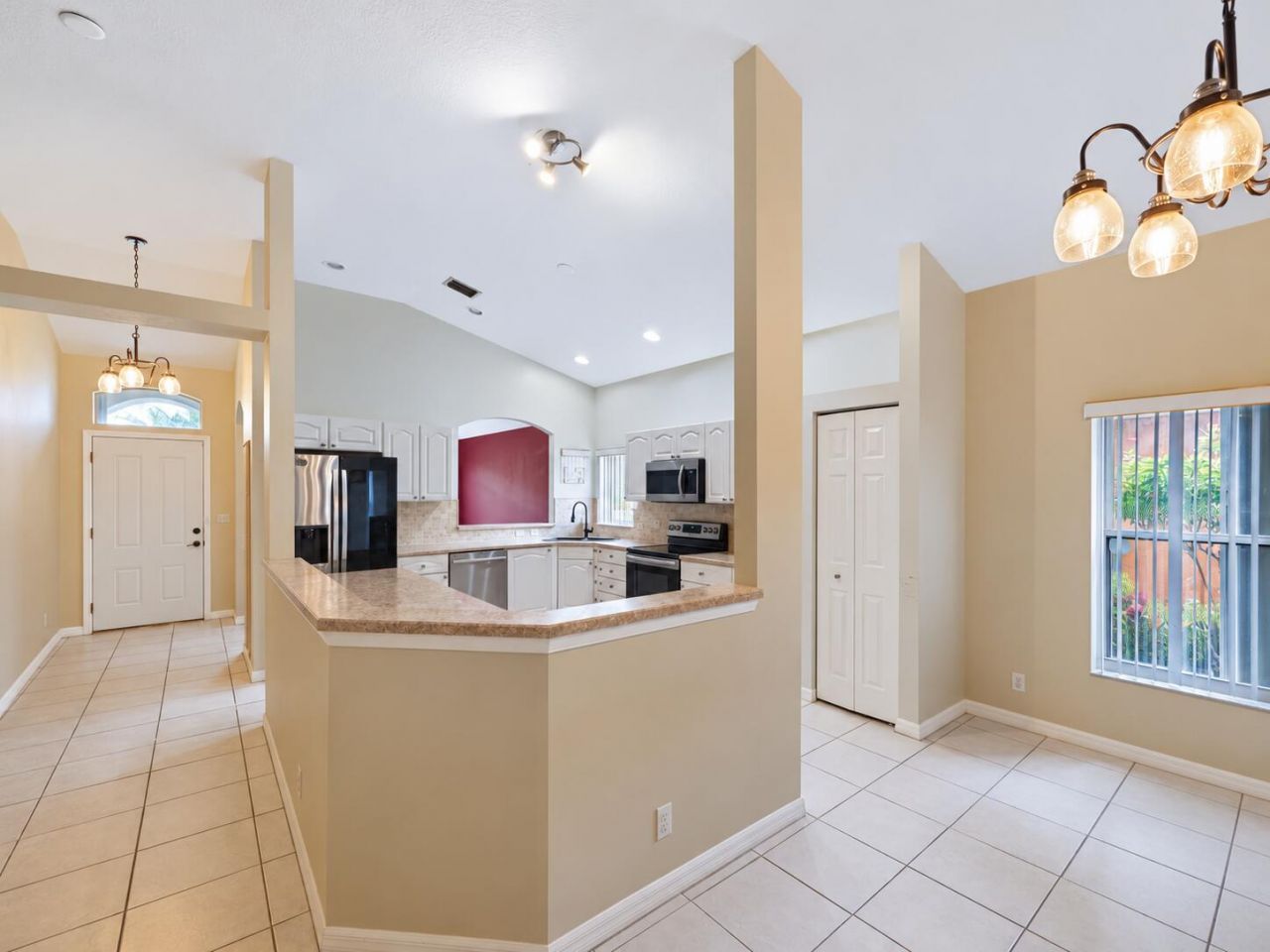 8071 Via Hacienda, Riviera Beach, FL 33418 Photo