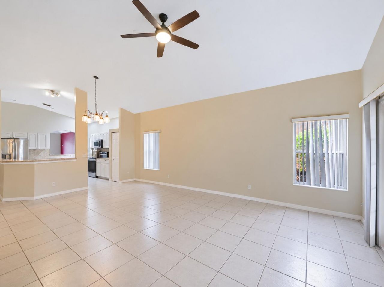 8071 Via Hacienda, Riviera Beach, FL 33418 Photo