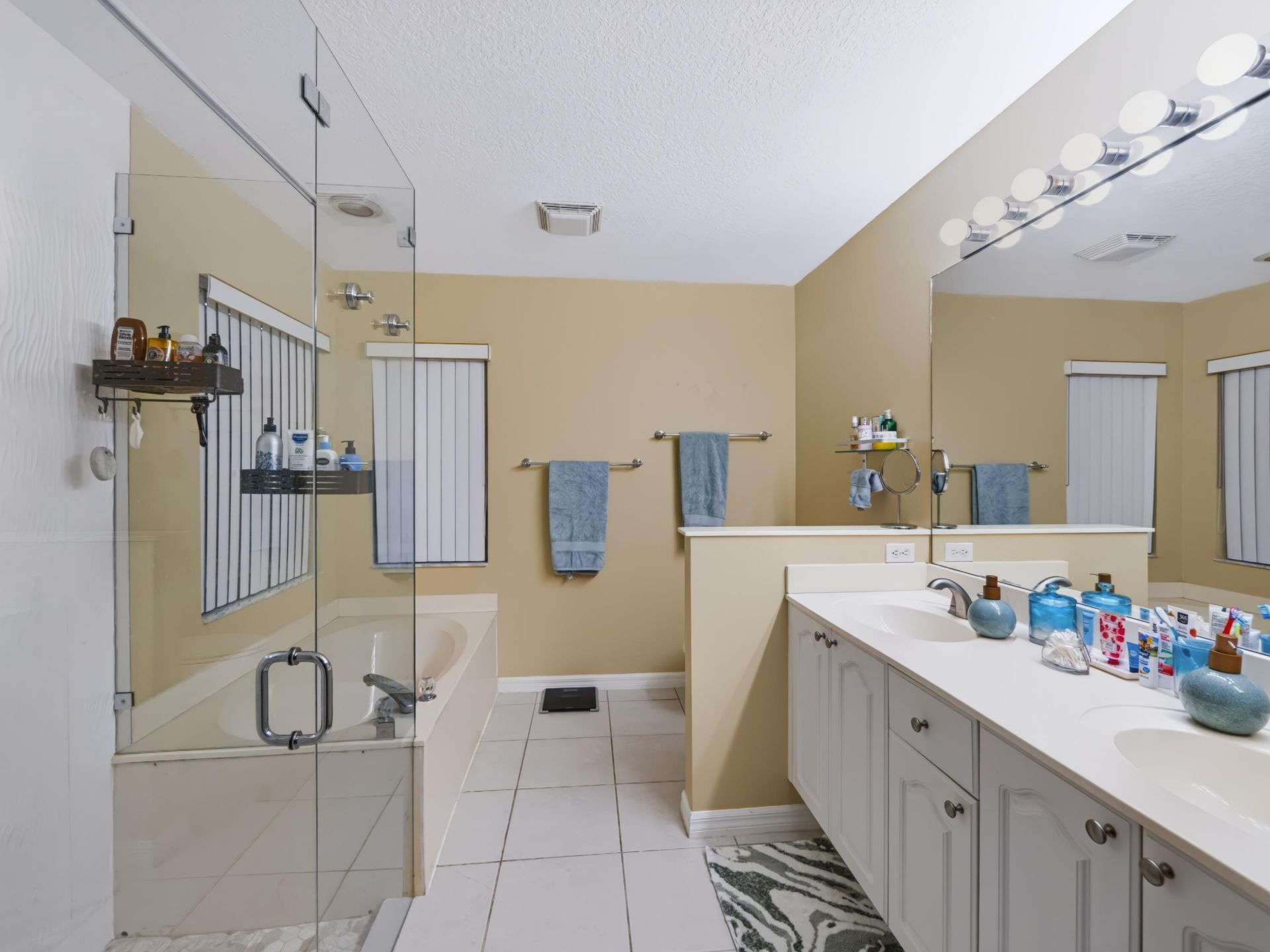 8071 Via Hacienda, Riviera Beach, FL 33418 Photo