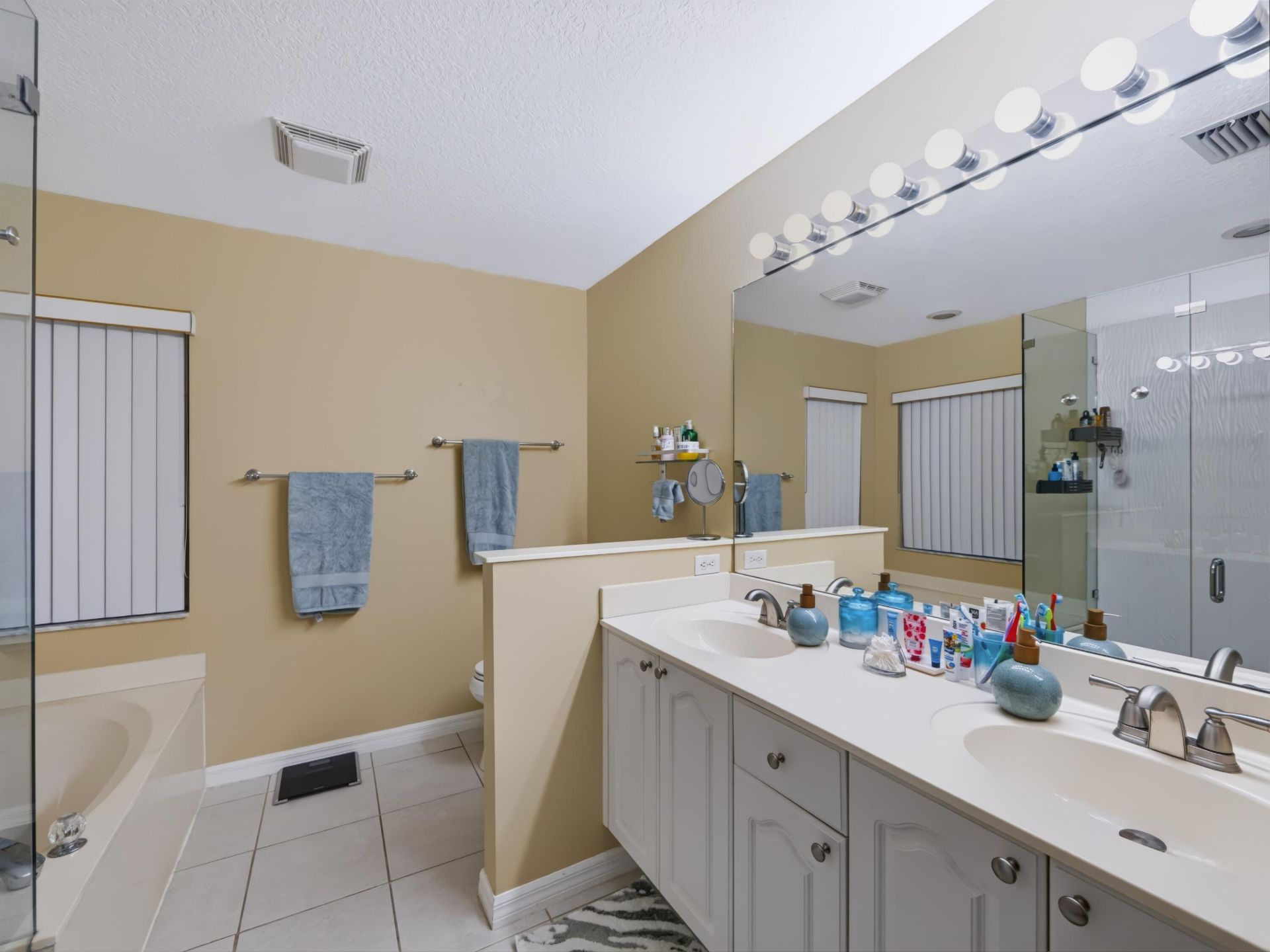 8071 Via Hacienda, Riviera Beach, FL 33418 Photo
