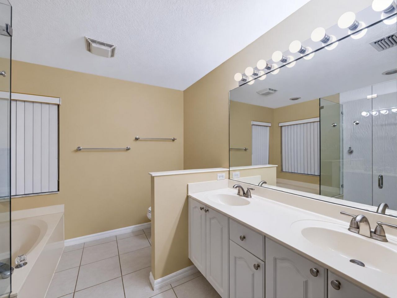 8071 Via Hacienda, Riviera Beach, FL 33418 Photo