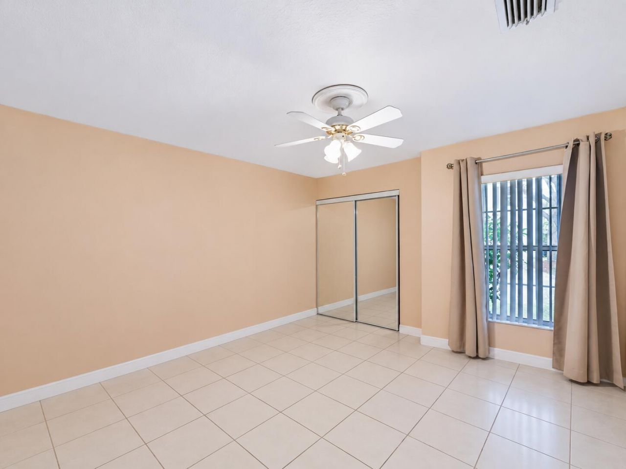 8071 Via Hacienda, Riviera Beach, FL 33418 Photo