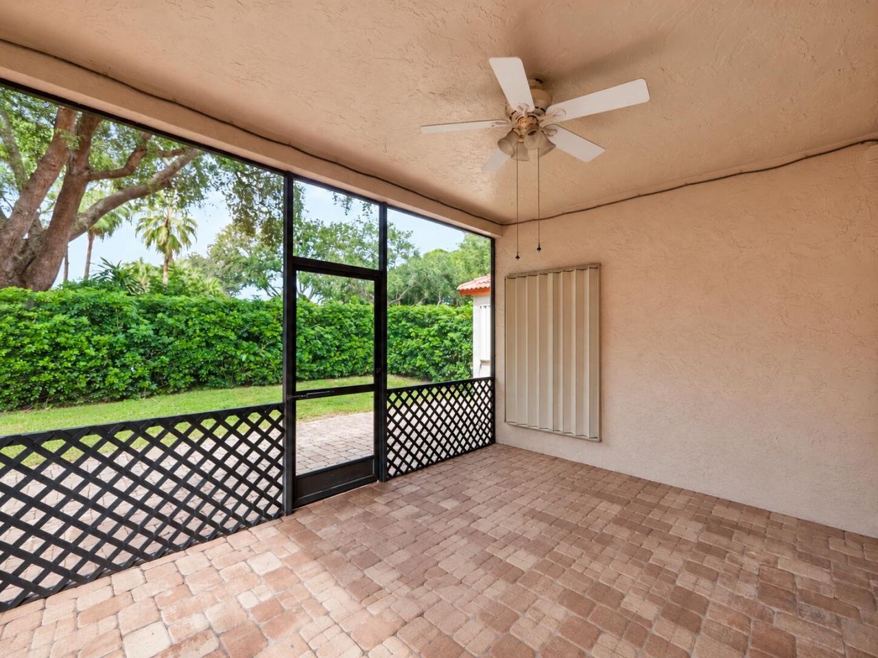 8071 Via Hacienda, Riviera Beach, FL 33418 Photo