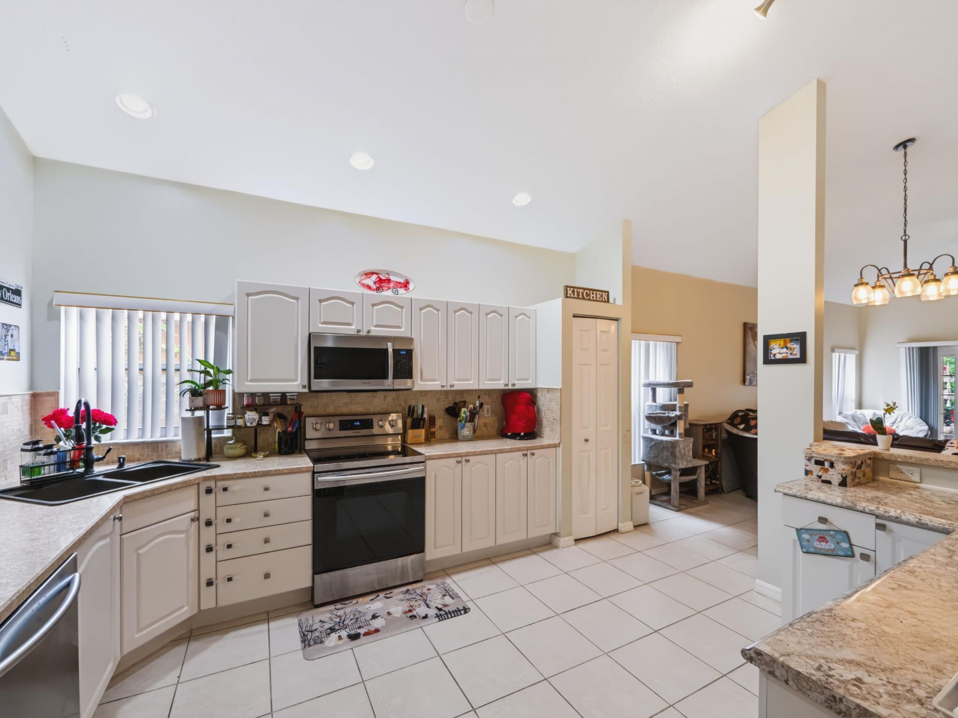 8071 Via Hacienda, Riviera Beach, FL 33418 Photo