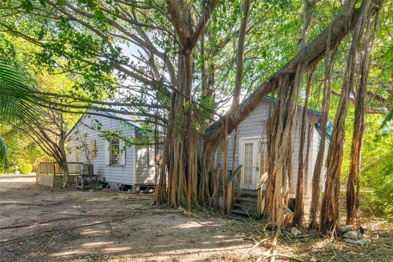 19552 Aztec Street , Summerland Key, FL 33042 Photo