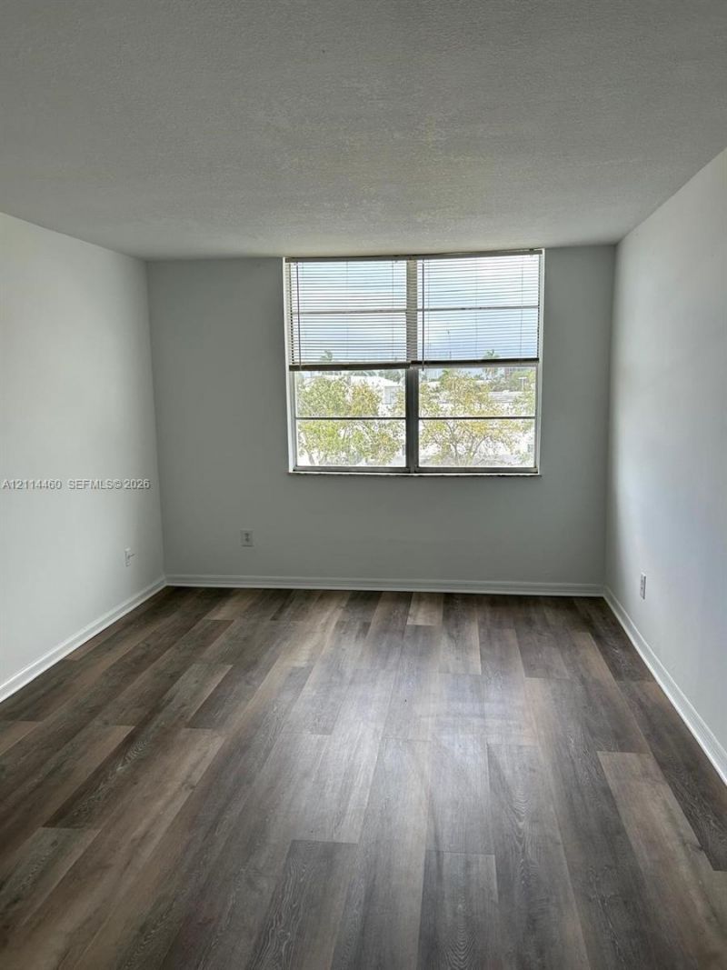 488 NW 165th St Rd , Unit B-411, Miami, FL 33169 Photo