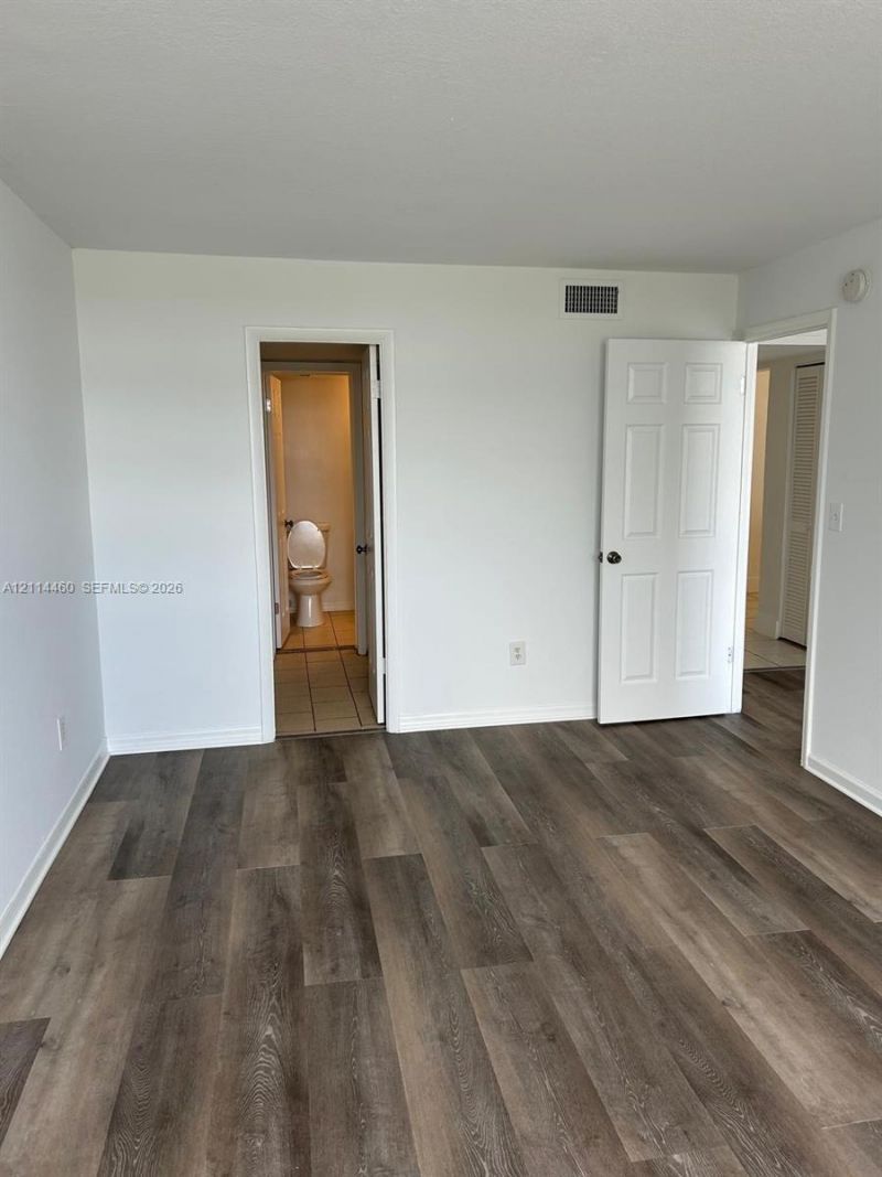 488 NW 165th St Rd , Unit B-411, Miami, FL 33169 Photo