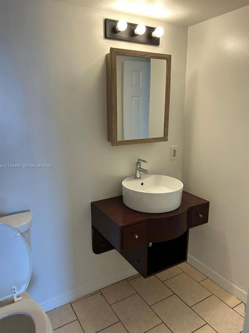 488 NW 165th St Rd , Unit B-411, Miami, FL 33169 Photo