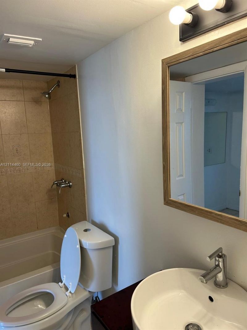 488 NW 165th St Rd , Unit B-411, Miami, FL 33169 Photo