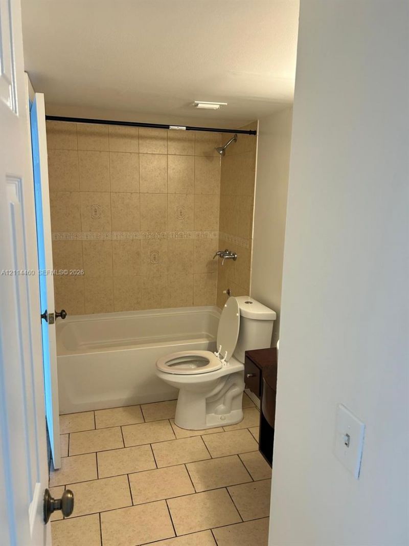 488 NW 165th St Rd , Unit B-411, Miami, FL 33169 Photo