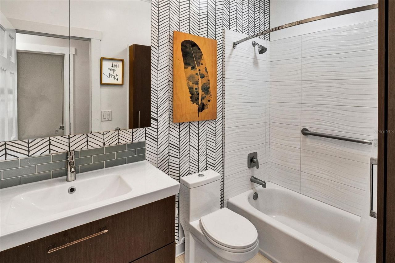 16418 Winburn Drive, Sarasota, FL 34240 Photo