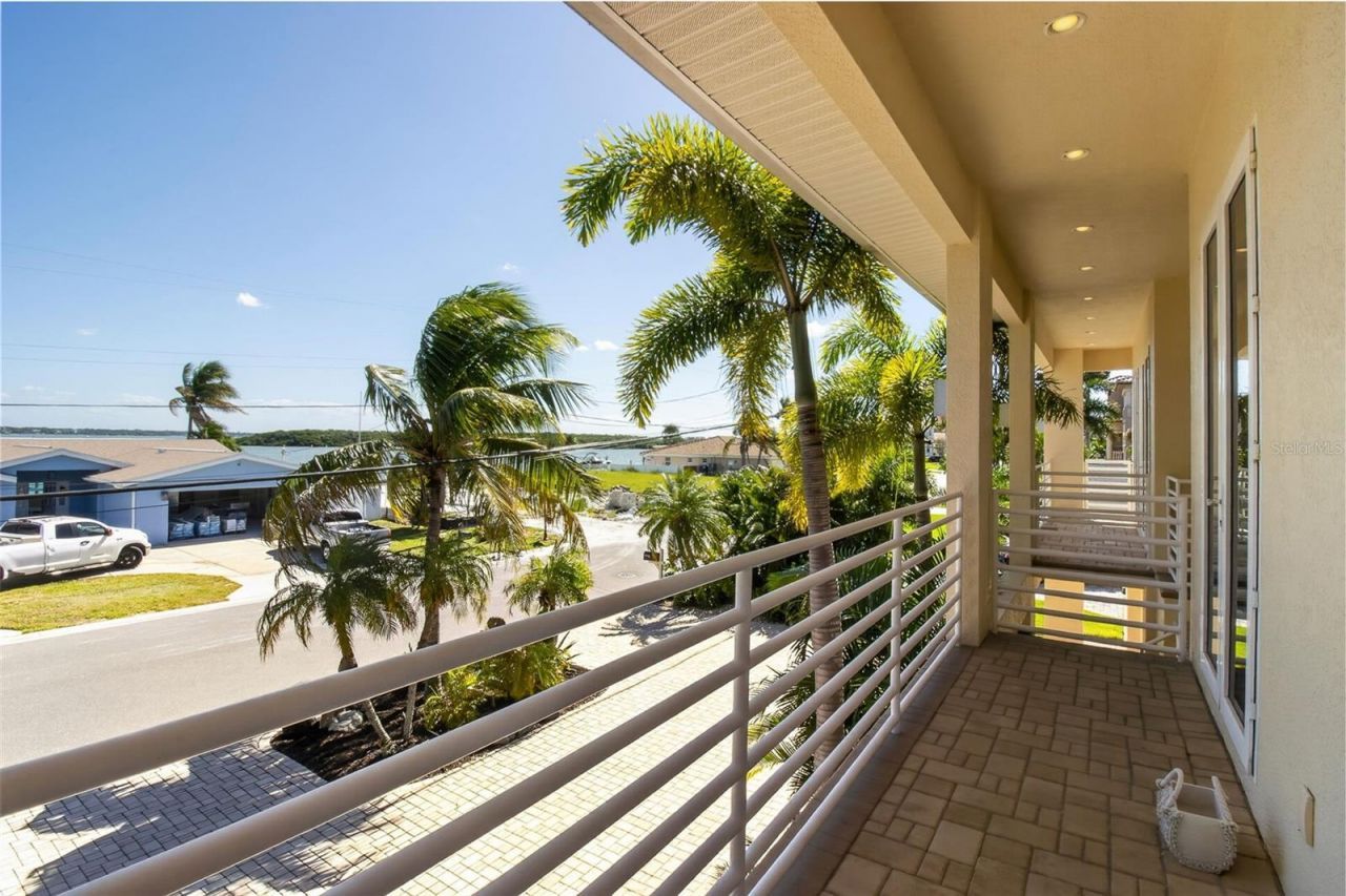 532 Johns Pass Avenue, Madeira Beach, FL 33708 Photo