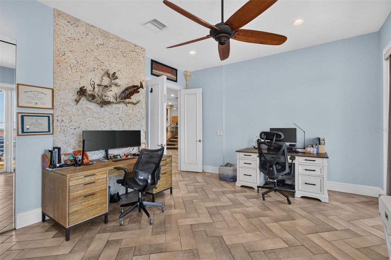 532 Johns Pass Avenue, Madeira Beach, FL 33708 Photo