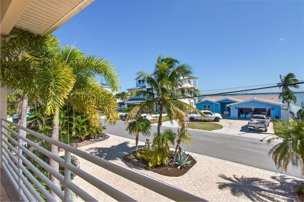 532 Johns Pass Avenue, Madeira Beach, FL 33708 Photo