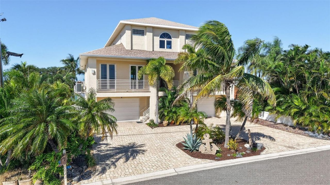 532 Johns Pass Avenue, Madeira Beach, FL 33708 Photo