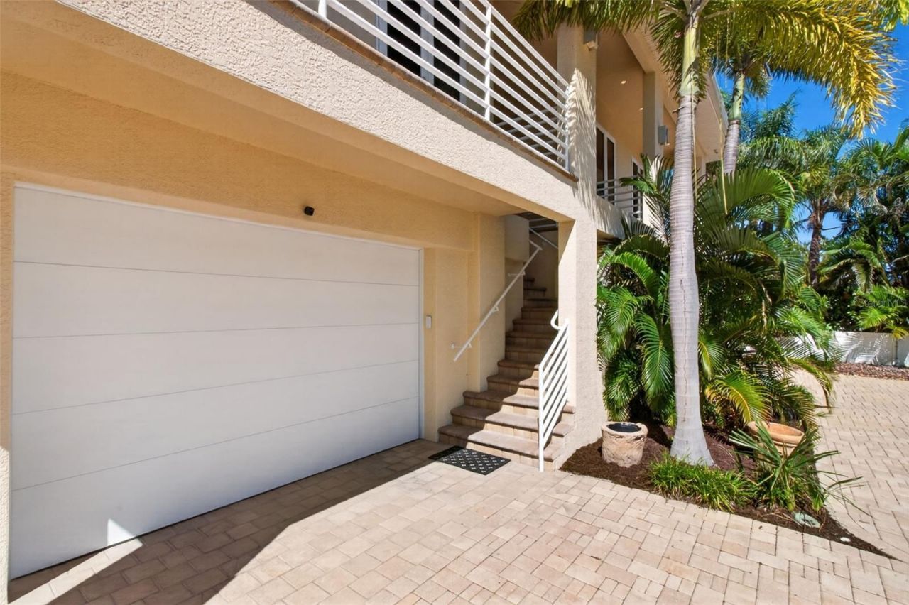 532 Johns Pass Avenue, Madeira Beach, FL 33708 Photo
