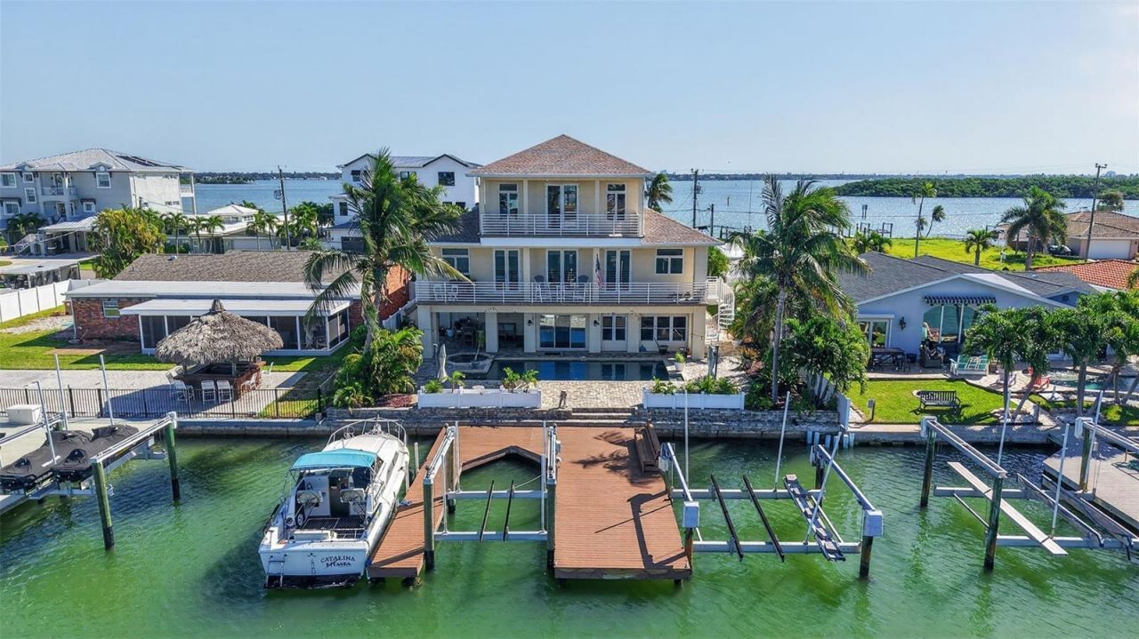 532 Johns Pass Avenue, Madeira Beach, FL 33708 Photo