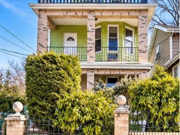 15 University Place , Staten Island, NY 10301