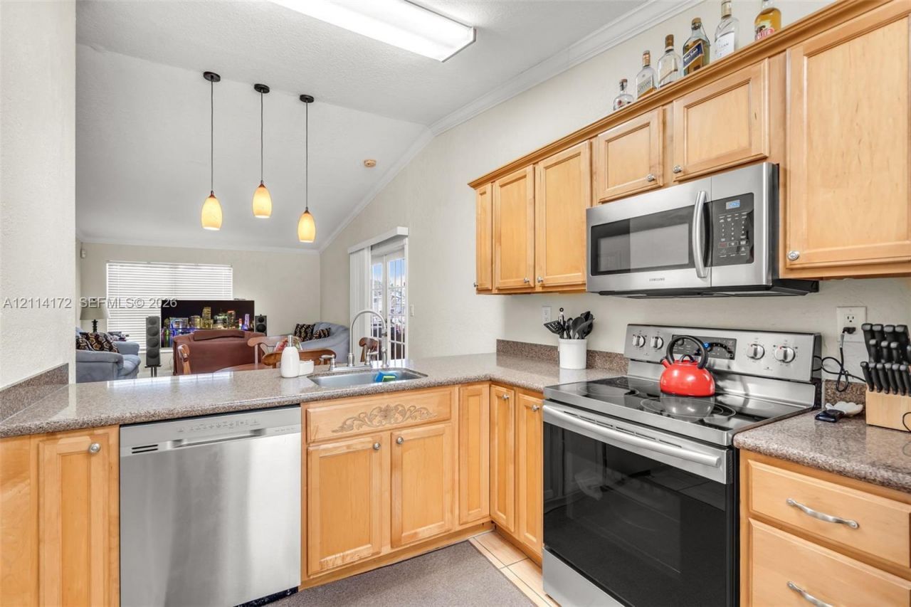 9421 S Meadows Cir , Miramar, FL 33025 Photo