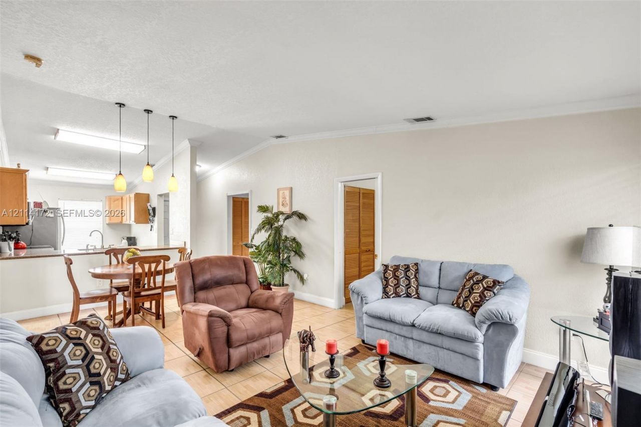 9421 S Meadows Cir , Miramar, FL 33025 Photo
