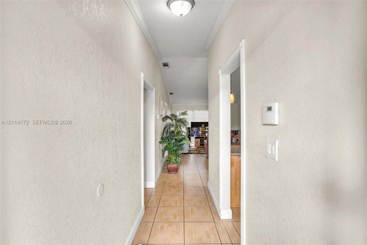 9421 S Meadows Cir , Miramar, FL 33025 Photo