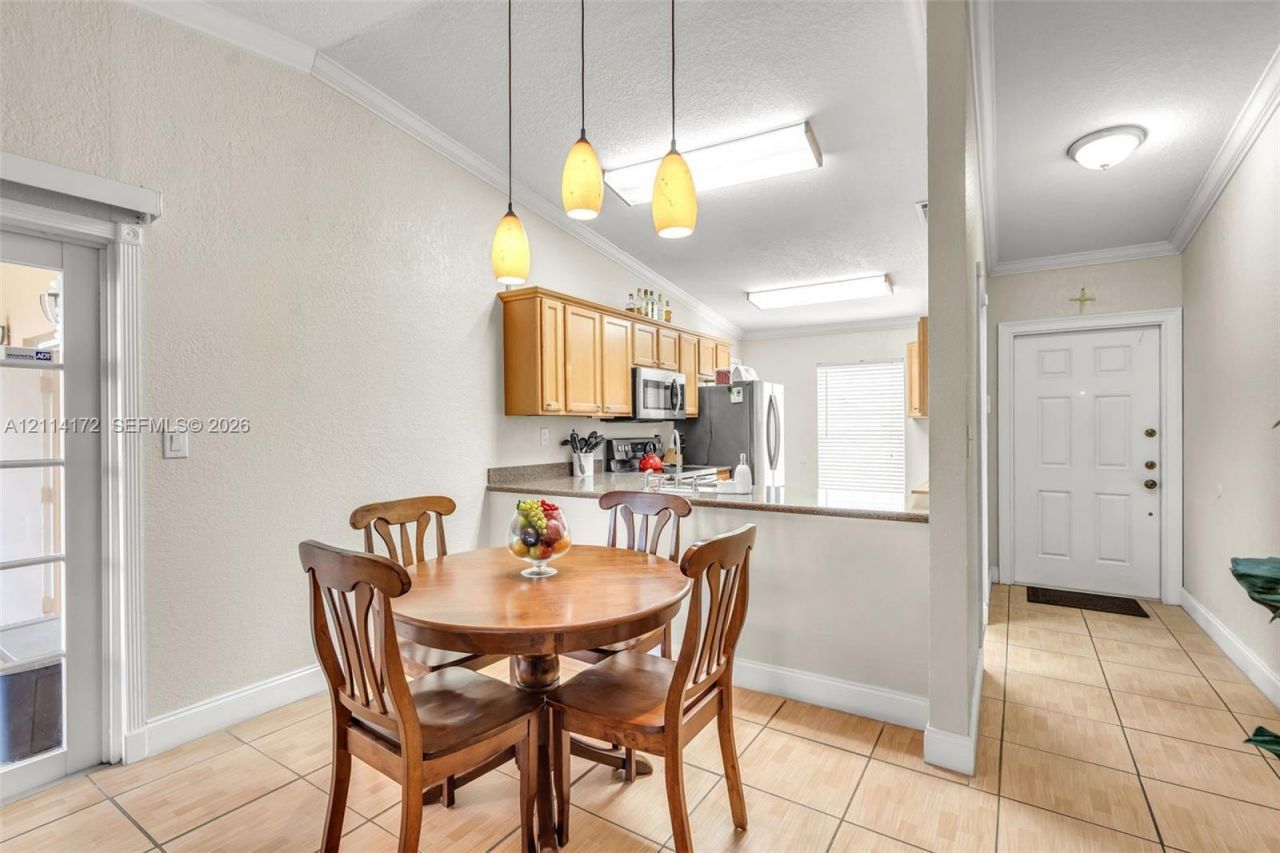 9421 S Meadows Cir , Miramar, FL 33025 Photo