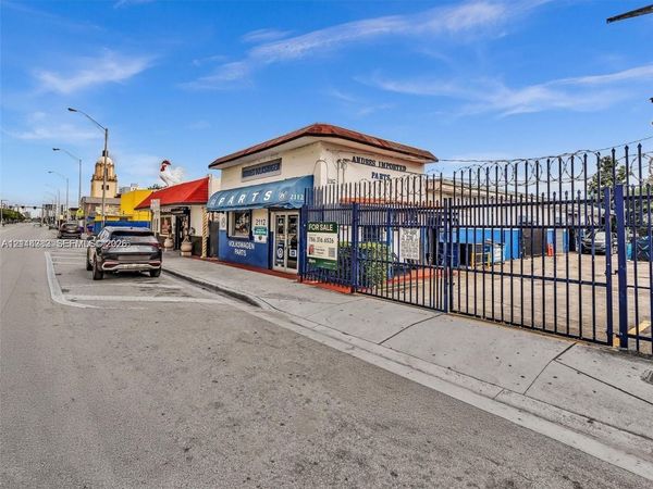2112 NW 36th St , Miami, FL 33142