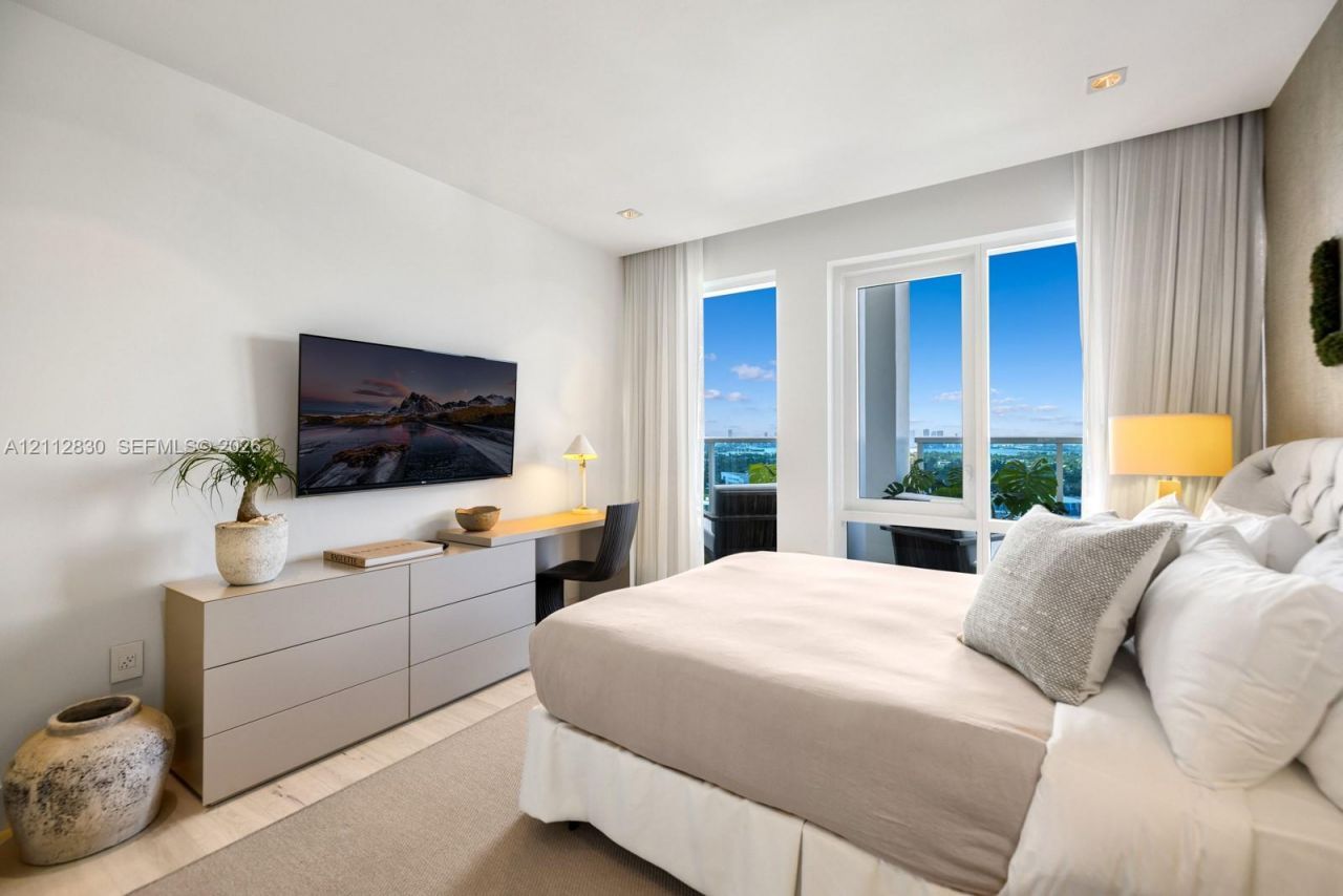 102 24th St , Unit PH1717, Miami Beach, FL 33139 Photo