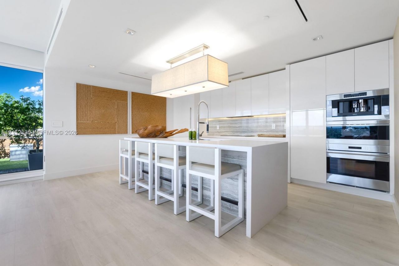 102 24th St , Unit PH1717, Miami Beach, FL 33139 Photo