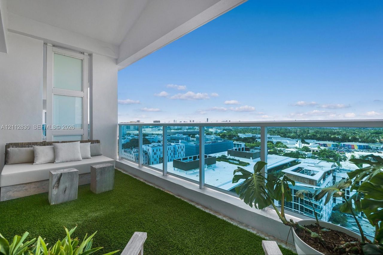 102 24th St , Unit PH1717, Miami Beach, FL 33139 Photo