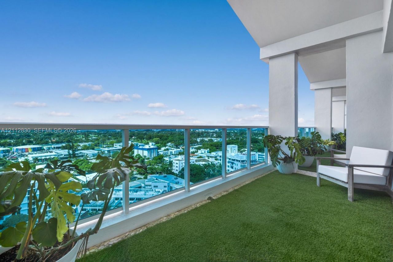 102 24th St , Unit PH1717, Miami Beach, FL 33139 Photo