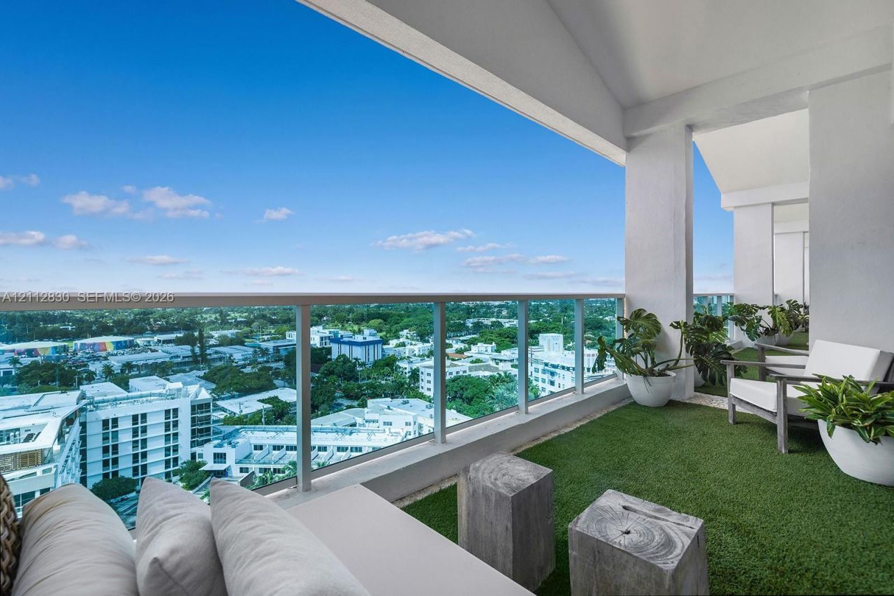 102 24th St , Unit PH1717, Miami Beach, FL 33139 Photo