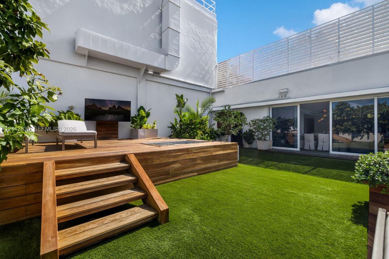 102 24th St , Unit PH1717, Miami Beach, FL 33139 Photo