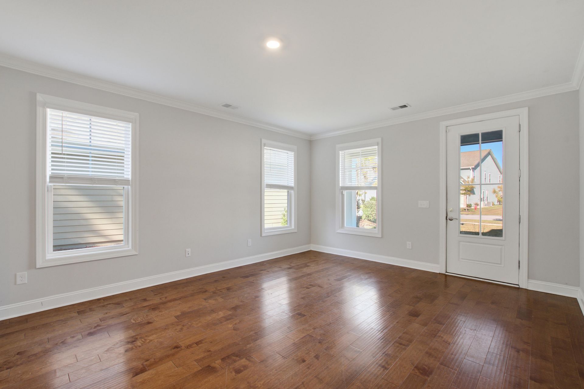 320 Long Pier Street Photo 6