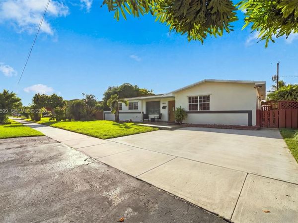 464 W 46th Pl , Hialeah, FL 33012