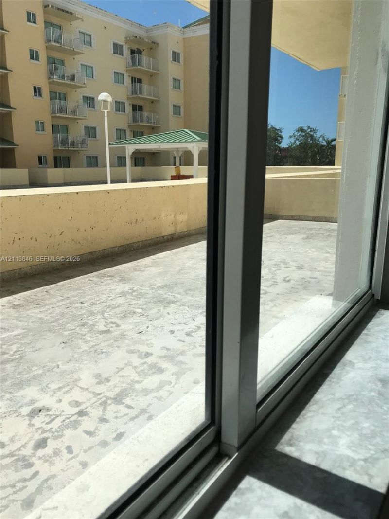 2475 NW 16th St Rd , Unit 204, Miami, FL 33125 Photo