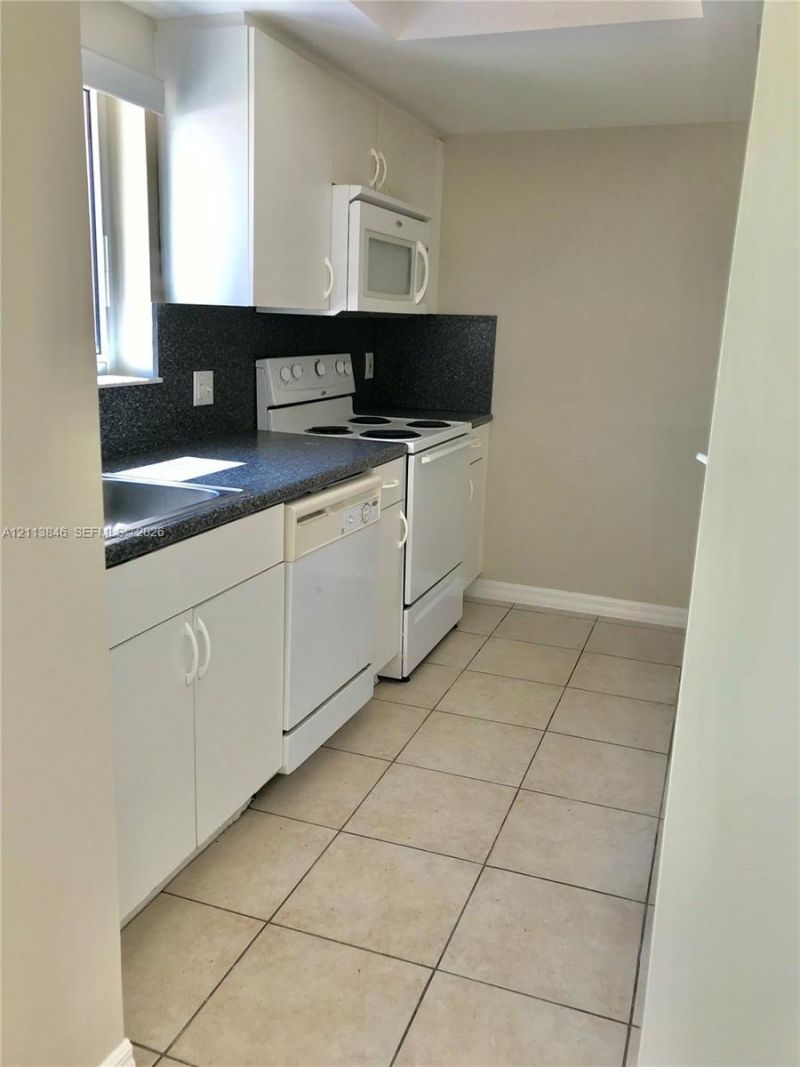 2475 NW 16th St Rd , Unit 204, Miami, FL 33125 Photo