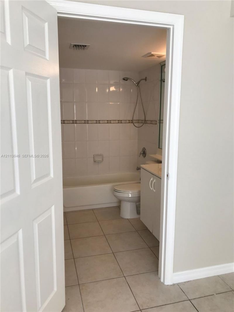 2475 NW 16th St Rd , Unit 204, Miami, FL 33125 Photo