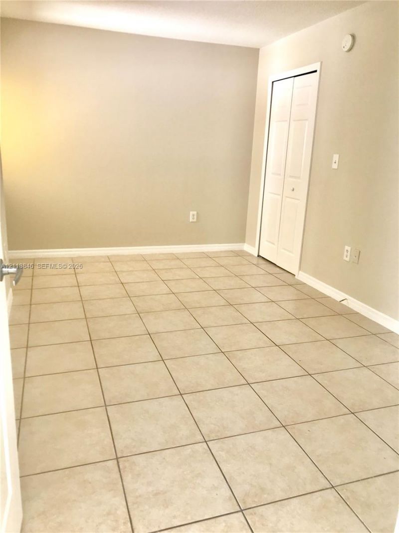 2475 NW 16th St Rd , Unit 204, Miami, FL 33125 Photo