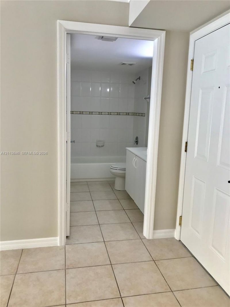 2475 NW 16th St Rd , Unit 204, Miami, FL 33125 Photo