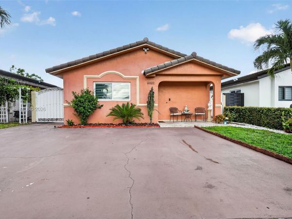 2427 W 70th Pl , Hialeah, FL 33016