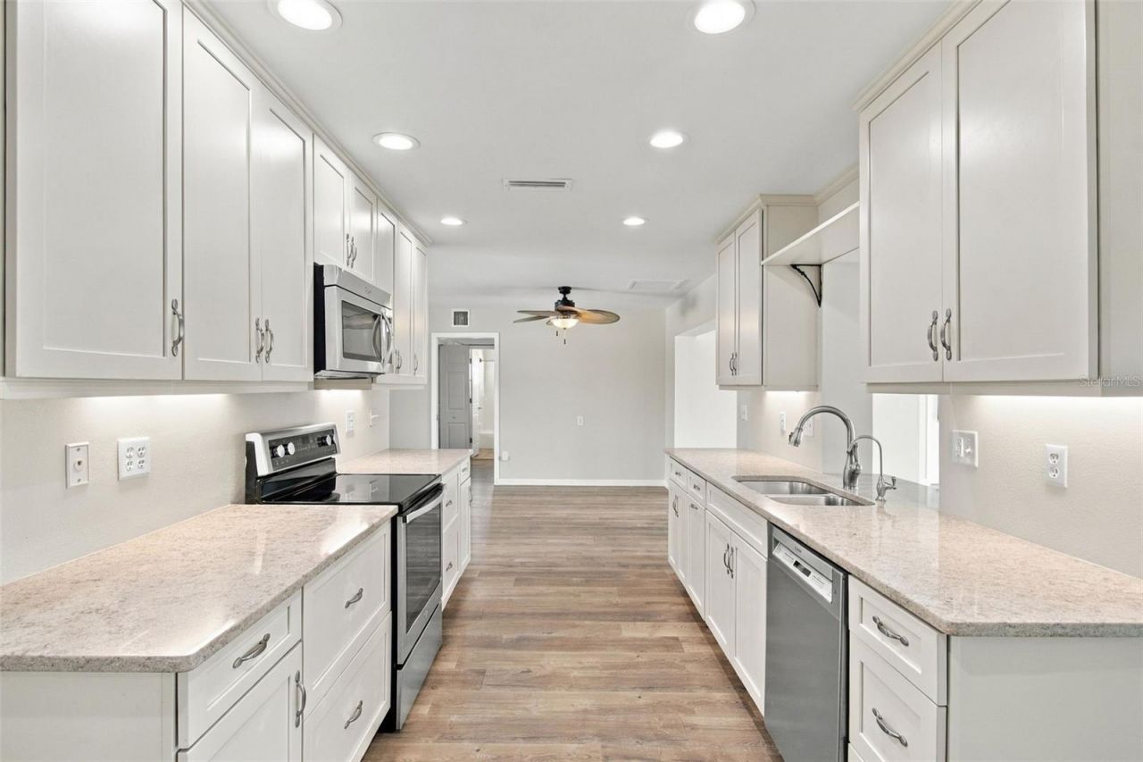 1615 Bunker Hill Drive, Sun City Center, FL 33573 Photo