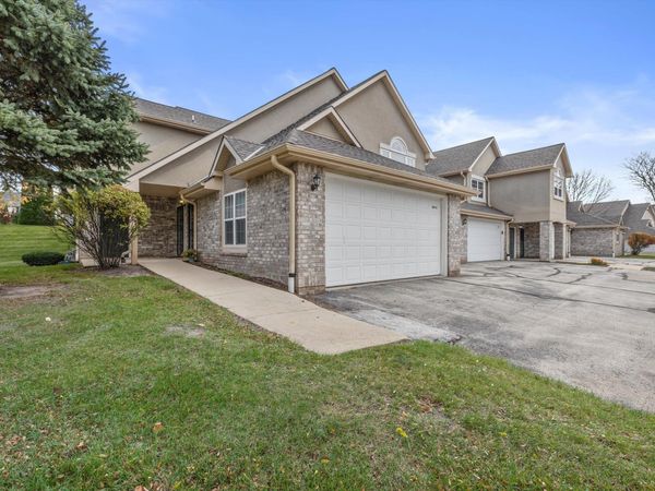 9044 W Elm Ct, Unit D, Franklin, WI 53132