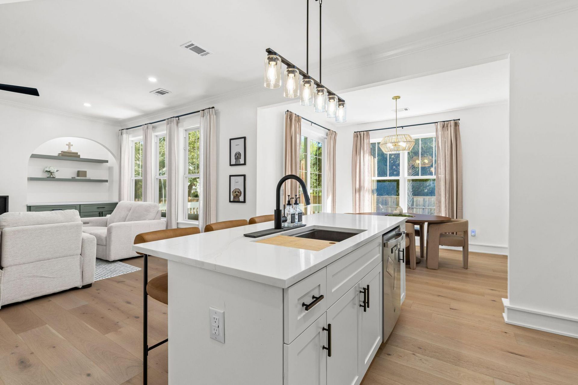 111 Brady Street Photo 12