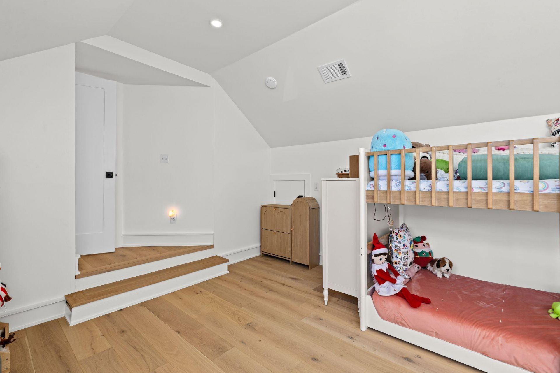 111 Brady Street Photo 33