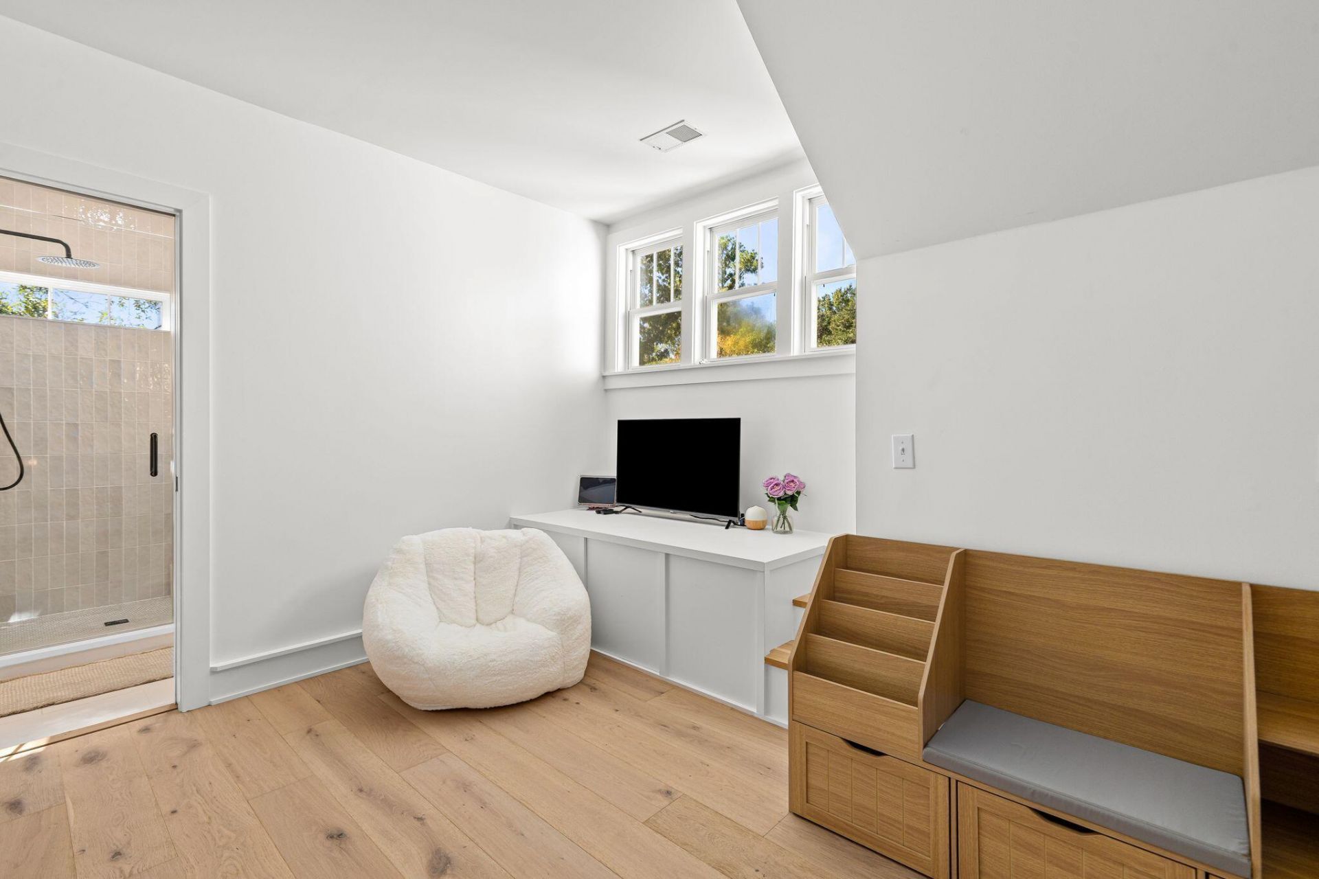111 Brady Street Photo 34