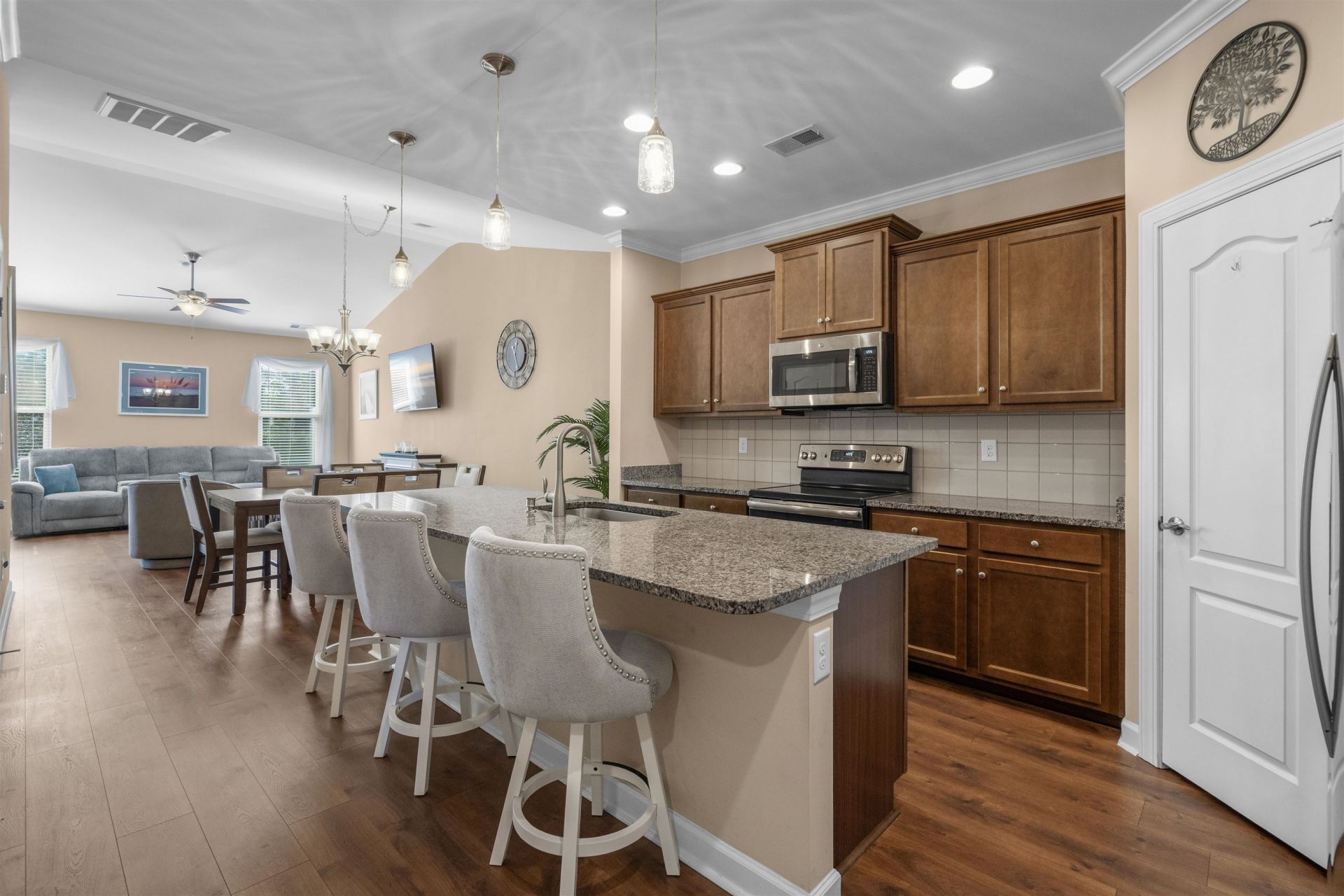 413 Goldenrod Circle  Photo 5