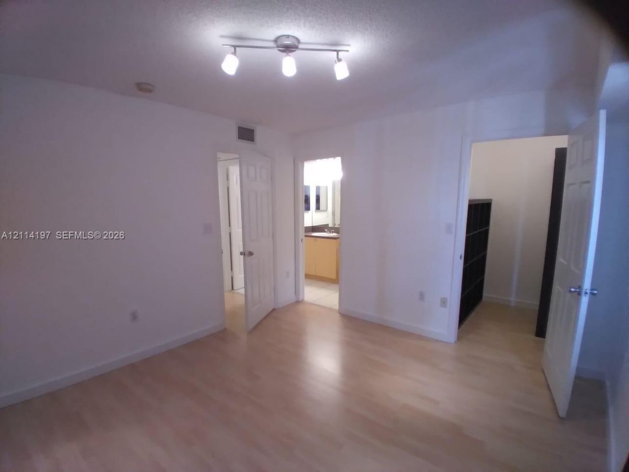 2821 NE 185th St , Unit 401, Aventura, FL 33180 Photo