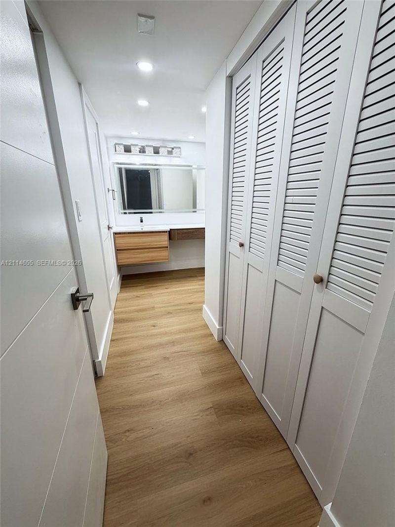 3301 N Country Club Dr , Unit 507, Aventura, FL 33180 Photo